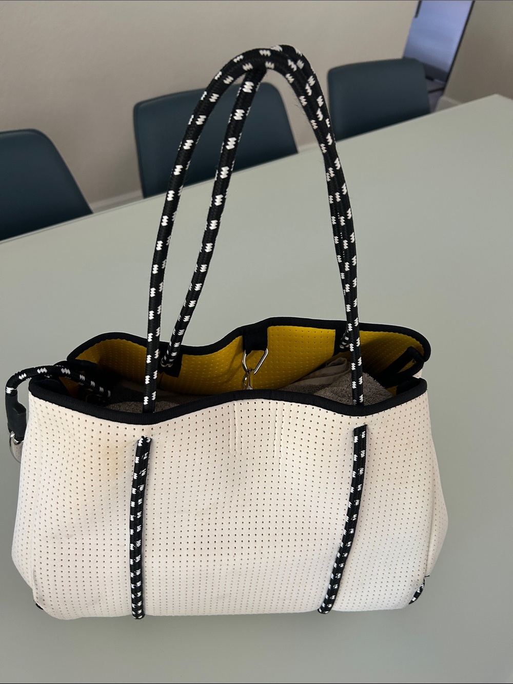 POPUPS Brand
WHITE BASIC SET - EVERYDAY TOTE AND POUCH
Regular price $160
